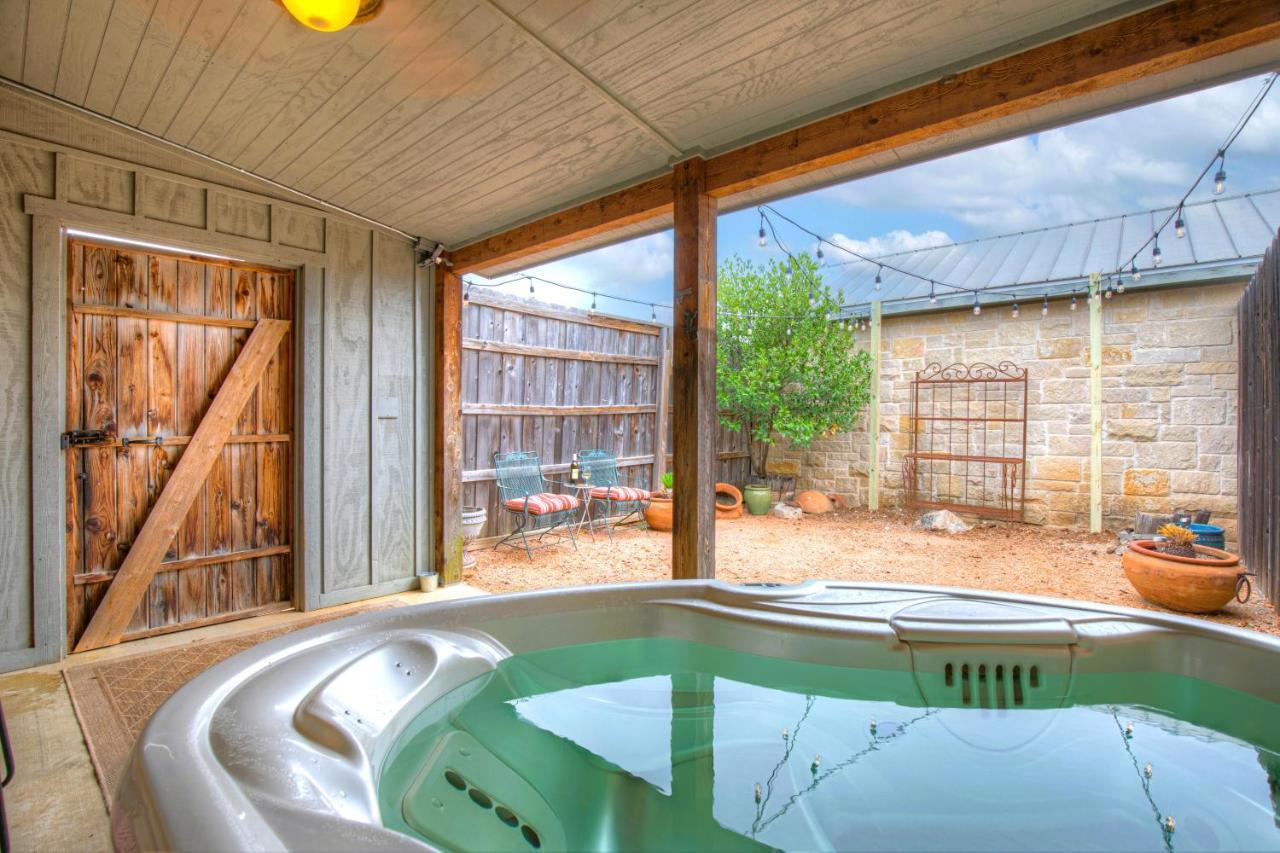 Romantic Oasis With Hot Tub Near Fred And Wineries! Фредеріксбург Екстер'єр фото
