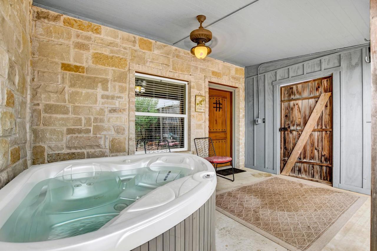 Romantic Oasis With Hot Tub Near Fred And Wineries! Фредеріксбург Екстер'єр фото