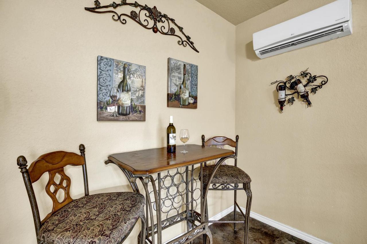 Romantic Oasis With Hot Tub Near Fred And Wineries! Фредеріксбург Екстер'єр фото