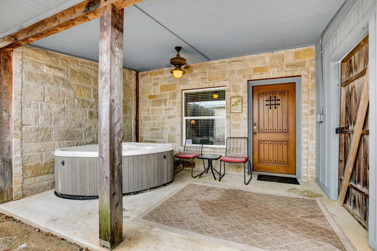 Romantic Oasis With Hot Tub Near Fred And Wineries! Фредеріксбург Екстер'єр фото